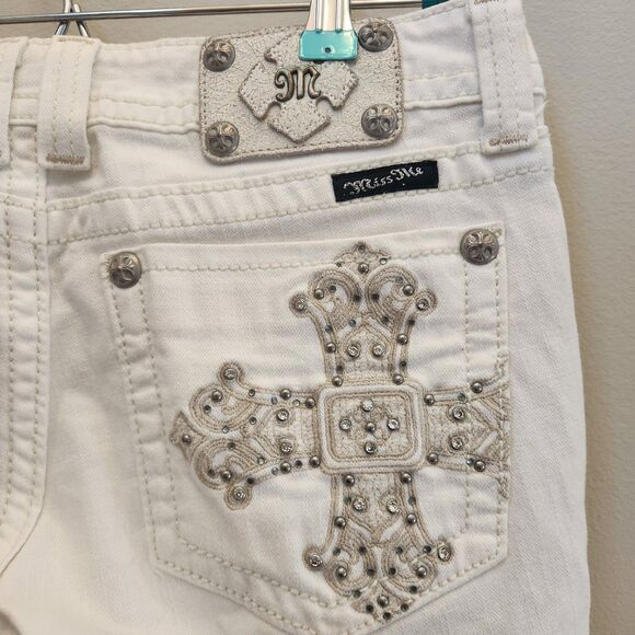 Vtg Y2k Miss Me White Bermuda Shorts Low Rise Embellished Cross Rhinestone Jorts - Picture 5 of 9